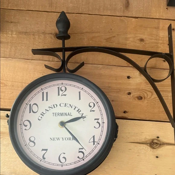 Wall clock - Picture 1 of 3